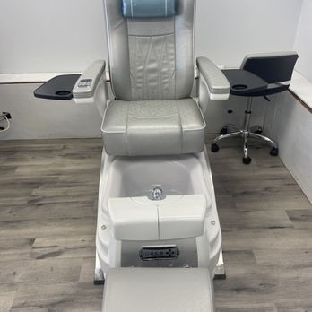 Finger Nails - Deep jacuzzi foot chairs for pedicure with massage options at your fingertips - Nail Salons Near Me - Woodland Hills, California Finger Nails - Deep jacuzzi foot chairs for pedicure with massage options at your fingertips - Nail Salons Near Me - Woodland Hills, California