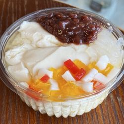 Florist Bar - Warm tofu pudding with red bean, lychee jelly, mixed fruit jelly