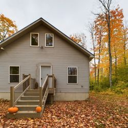 Pictured Rocks Vacation Rentals And Property Management - Cabin in the Woods