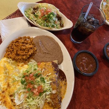 Poco & Moms - Best of New Mexico Combination Plate - American Near Me - Tucson, Arizona Poco & Moms - Best of New Mexico Combination Plate - American Near Me - Tucson, Arizona