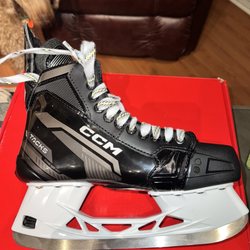 Strauss Skates & Bicycles - CCM Tacks - Vector