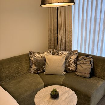 Hotel 1000 - Classy little lounge inside the room - Hotels Near Me - Seattle, Washington