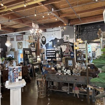 Trend + Relic - Used, Vintage & Consignment Near Me - St. Charles, Illinois
