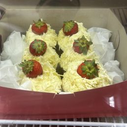 Cupcake White Bavarian Strawberry Cupcake