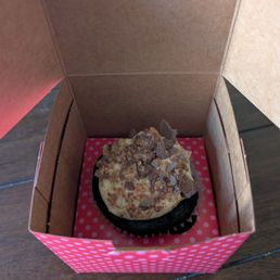 Peanut Butter Chocolate Cupcake