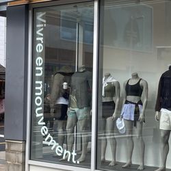 Lululemon - Exterior