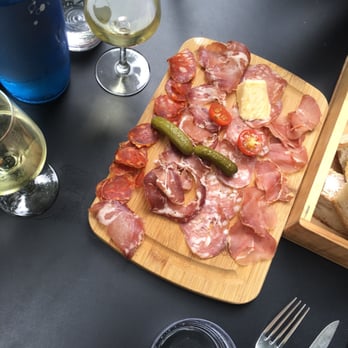 Les Galopins - Languedoc with a board of charcuterie for lunch - French Near Me - Boulogne Billancourt, 92 Les Galopins - Languedoc with a board of charcuterie for lunch - French Near Me - Boulogne Billancourt, 92