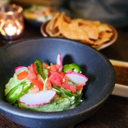 Barrio - Guac and chips