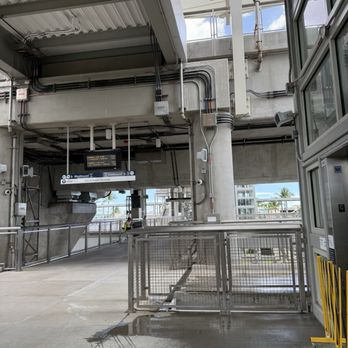 HART - Kind of hard to find at the airport. More signs in the baggage claim and parking structure would help. - Public Transportation Near Me - Honolulu, Hawaii