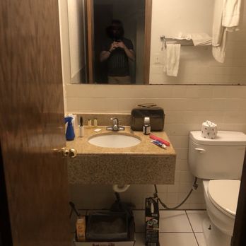 Relax Inn - The bathroom was not adequately cleaned or properly maintained - Hotels Near Me - Morton, Illinois