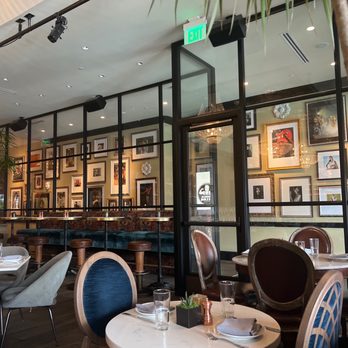 Hotel ZaZa Austin Downtown - Dining room art gallery - Hotels Near Me - Austin, Texas Hotel ZaZa Austin Downtown - Dining room art gallery - Hotels Near Me - Austin, Texas