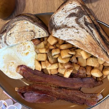 Speedo's Harborside Pub and Grill - Bacon, eggs, toast and potatoes - American Near Me - Lake Geneva, Wisconsin Speedo's Harborside Pub and Grill - Bacon, eggs, toast and potatoes - American Near Me - Lake Geneva, Wisconsin