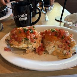 Huevos Rancheros beautiful presentation... cold on arrival. Huevos Rancheros beautiful presentation... cold on arrival.