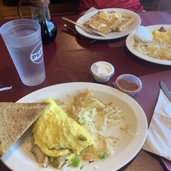 Mom's Kitchen - Fajita omelet with hash browns & wheat toast