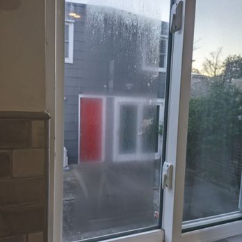 Winning Windows - Moisture on one of the windows - this is a regular occurrence on several of the windows. - Windows Installation Near Me - Piedmont, California