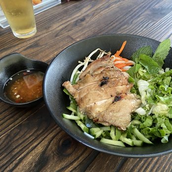 Lúa - B2 - Bun Ga Nuong Sa (vermicelli rice noodles and chicken dish) - Vietnamese Near Me - Portland, Oregon