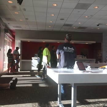 Verizon - People waiting for over an hour - Mobile Phones Near Me - Scottsdale, Arizona
