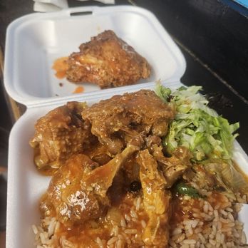 Islander's Cafe - Stewed Turkey with a side of fried chicken - Caribbean Near Me - Hollywood, Florida Islander's Cafe - Stewed Turkey with a side of fried chicken - Caribbean Near Me - Hollywood, Florida