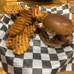 Cadillac Party Lounge - Burger