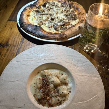 FARM at Carneros - Pizza crust is done! - New American Near Me - Napa, California
