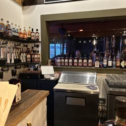 Old Log Cabin Distillery - Bar area