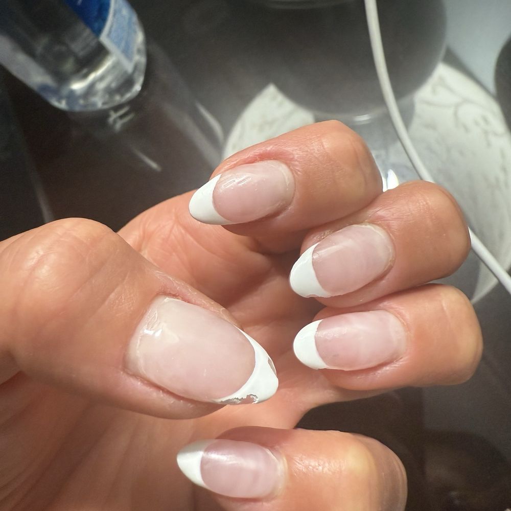 Bubbling -- obvious nail growth doesn't look filled-- way too thick of a white -- chipping next day. Bubbling -- obvious nail growth doesn't look filled-- way too thick of a white -- chipping next day.