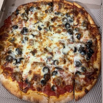 Rosati's Pizza Chicago Loop - Pizza with olives - Pizza Near Me - Chicago, Illinois