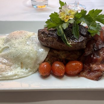 The Lemon Tree - Steak special - there are hash browns hidden underneath lol - Cocktail Bars Near Me - Bend, Oregon