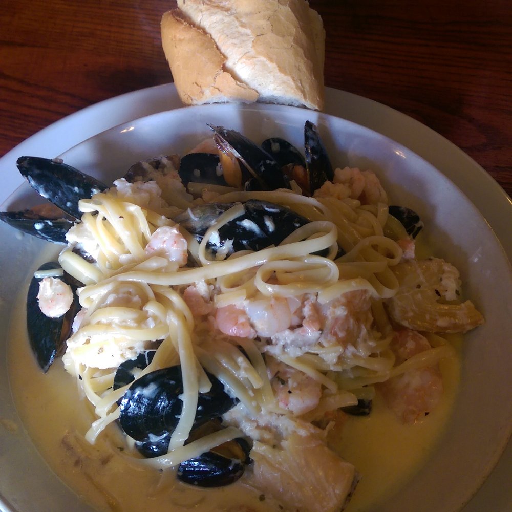 Garddfon Inn - Seafood linguine - Pubs Near Me - Y Felinheli, GWN