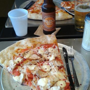 Lazy Moon Pizza - Xtra mozzarella with fresh tomotoes and grilled chicken. - Pizza Near Me - Orlando, Florida Lazy Moon Pizza - Xtra mozzarella with fresh tomotoes and grilled chicken. - Pizza Near Me - Orlando, Florida