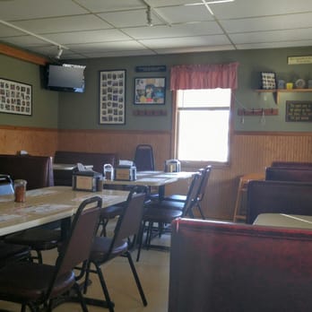 Al's Pizza - Back dining room - Pizza Near Me - Warrenville, Illinois Al's Pizza - Back dining room - Pizza Near Me - Warrenville, Illinois