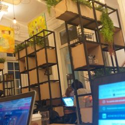 Digital House - Sin proyector, sin calefacción y la clase empezó 20 minutos tarde porque no teníamos enchufes para conectar las computadoras..