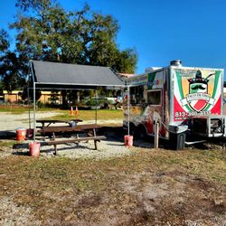 Tacos De Oro - Feb 2023: Located in a large vacant lot