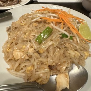 Chiang Mai Thai Kitchen - Pad Thaithai - Thai Near Me - Valley Village, California