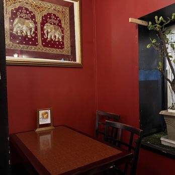 Kunya Siam - inside decor - Thai Near Me - Atlantic Highlands, New Jersey Kunya Siam - inside decor - Thai Near Me - Atlantic Highlands, New Jersey