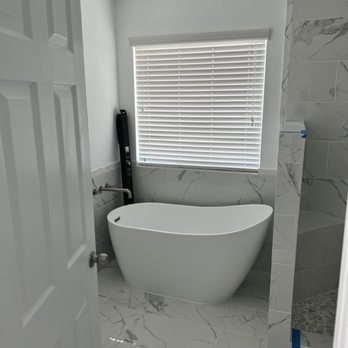 JA&M Construction and Remodeling - Bathtub and wall - General Contractors Near Me - La Grange, Texas JA&M Construction and Remodeling - Bathtub and wall - General Contractors Near Me - La Grange, Texas