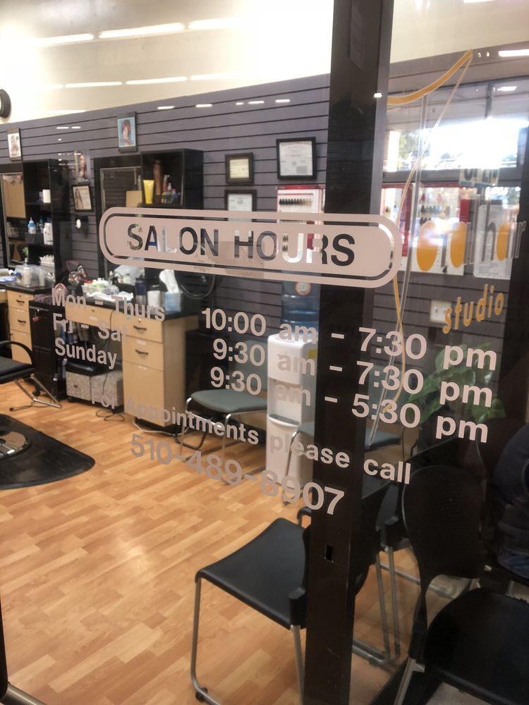 Total Hair Studio Logo