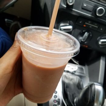 Fresh Smoothie Café - Almond Milk w/ Strawberries, pineapple and mango - Juice Bars & Smoothies Near Me - Jonesboro, Georgia