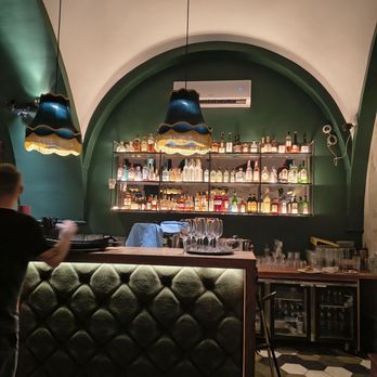 Ed Red - Bar - Steakhouses Near Me - Kraków, Massachusetts