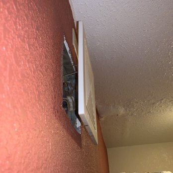Days Inn by Wyndham - Peeling ceasing and bathroom fan falling out of the wall. - Hotels Near Me - Monmouth Junction, New Jersey