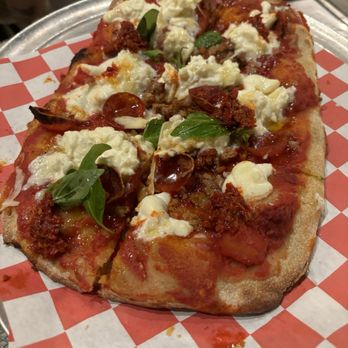 Stracci Pizza - Brooklyner Pizza - Pizza Near Me - Alexandria, Virginia