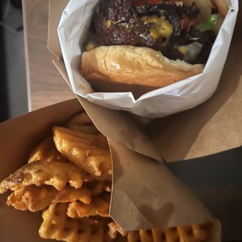 Burger Club - Blondy cheeseburger - Burgers Near Me - San Jose, California Burger Club - Blondy cheeseburger - Burgers Near Me - San Jose, California