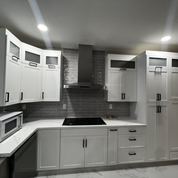 Green Palm Construction - Custom Kitchen Cabinets - Kitchen & Bath Near Me - Miami, Florida Green Palm Construction - Custom Kitchen Cabinets - Kitchen & Bath Near Me - Miami, Florida
