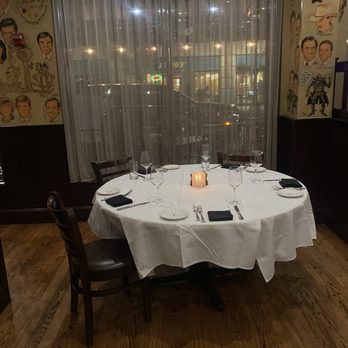 The Palm - San Antonio - Round dining table - Steakhouses Near Me - San Antonio, Texas The Palm - San Antonio - Round dining table - Steakhouses Near Me - San Antonio, Texas