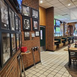 Mac and Bob's Restaurant - All the walls were covered with framed photographs.