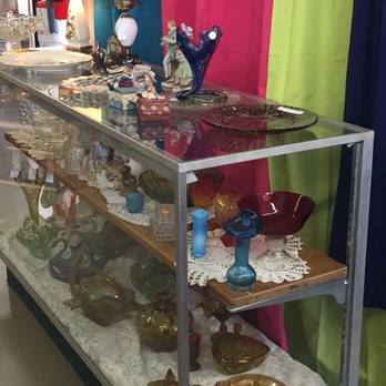 Classy Clutter Resale - Collectibles - Used, Vintage & Consignment Near Me - Bay City, Texas Classy Clutter Resale - Collectibles - Used, Vintage & Consignment Near Me - Bay City, Texas