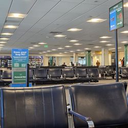 Frontier Airlines - Seats and gates for arrivals and departures