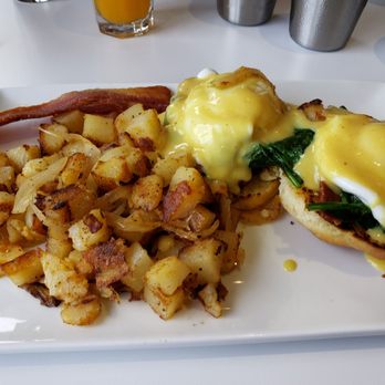 Harry's Restaurant - Eggs Benedict yummy! - Breakfast & Brunch Near Me - Houston, Texas