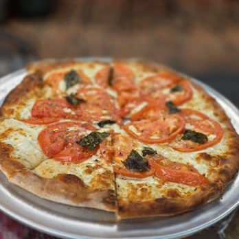 Avanti Grille - Tomato pizza - Italian Near Me - Cheshire, Connecticut Avanti Grille - Tomato pizza - Italian Near Me - Cheshire, Connecticut