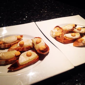 Casa Matabio - Toasts de Cabécous grillés au miel avec sa crème d'espelette - Tapas Bars Near Me - Toulouse, 31